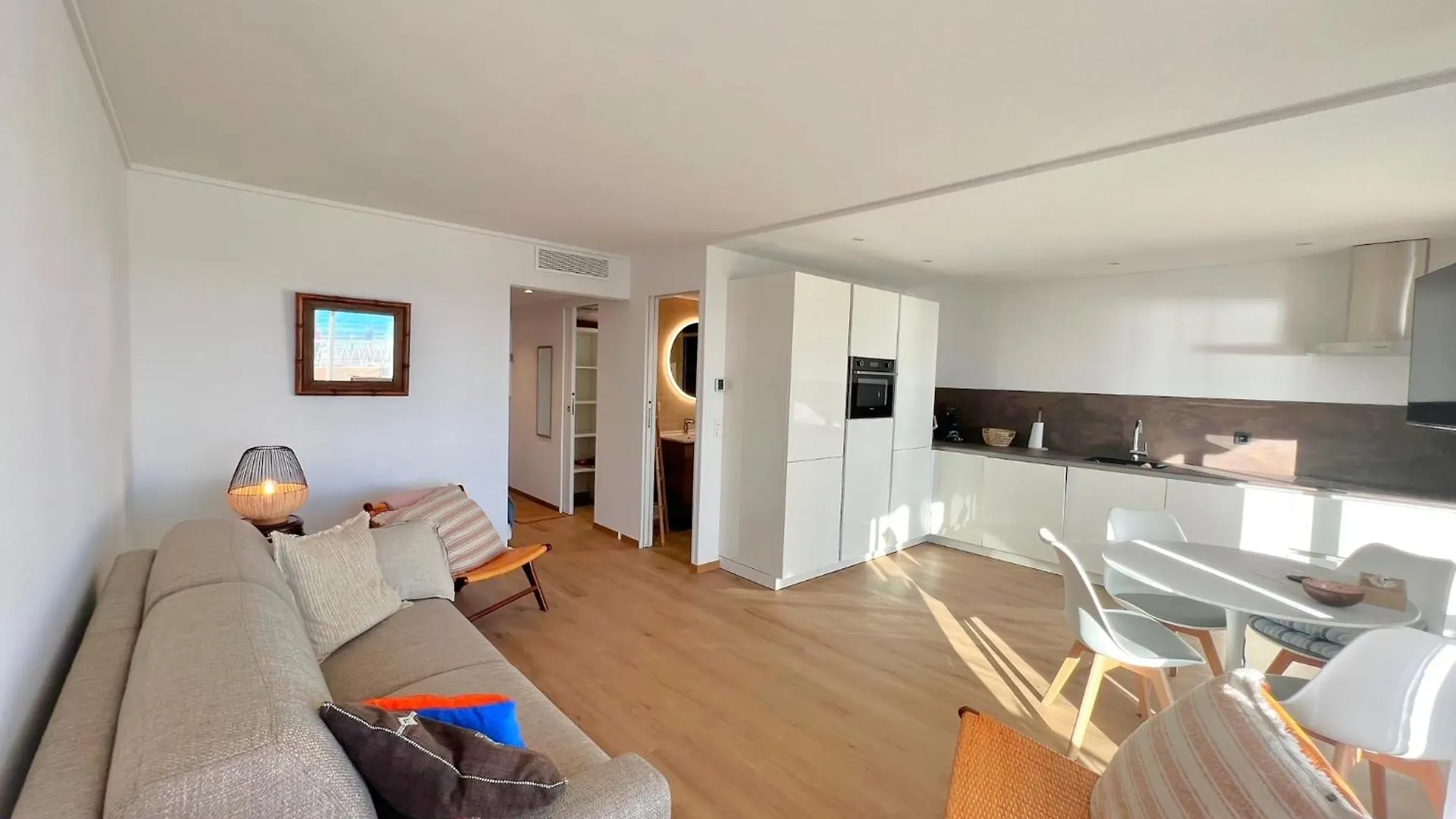 Apartment Marjolaine Luxury Sea View, By Welcome To Cannes France
