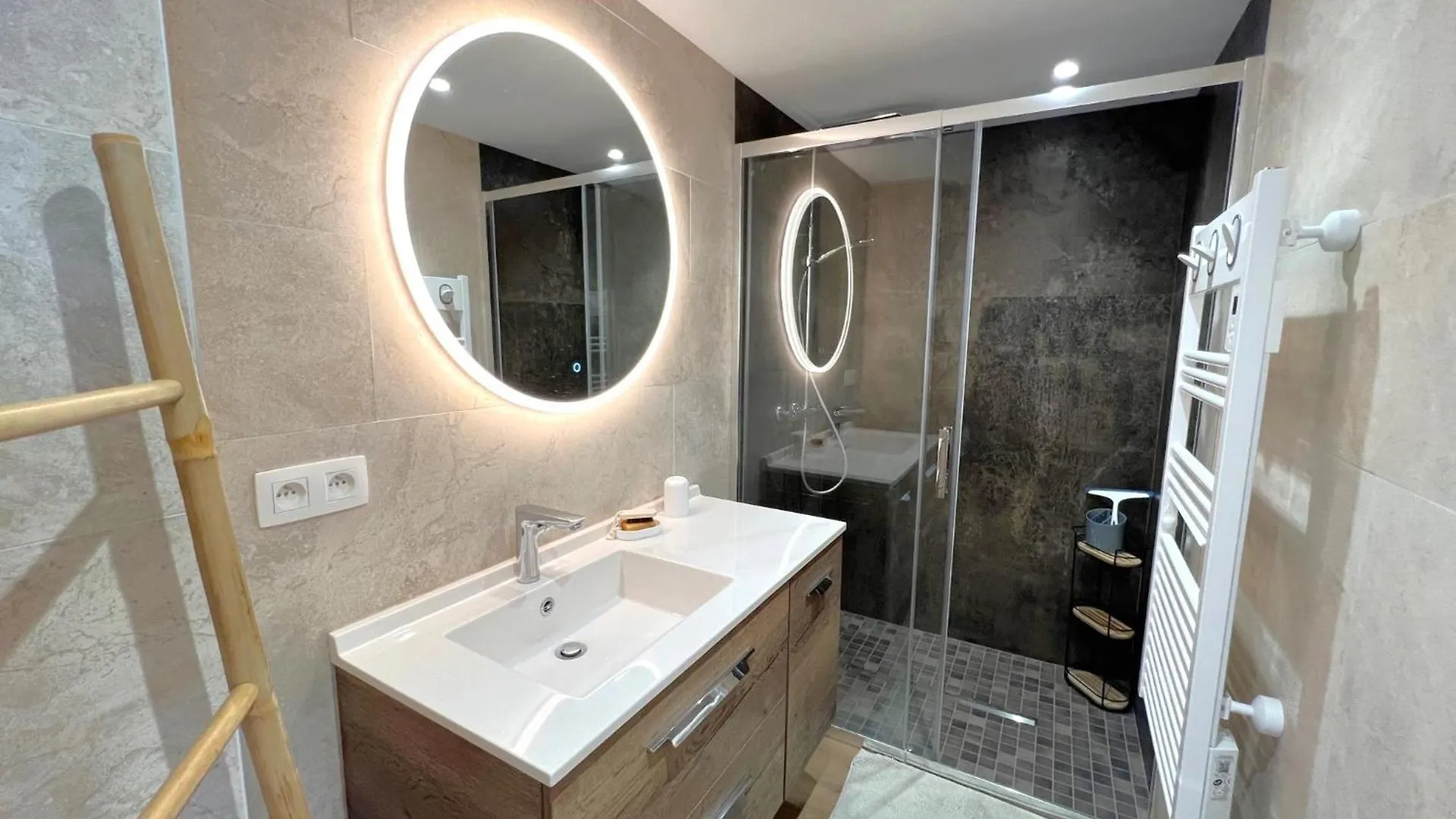 Marjolaine Luxury Sea View, By Welcome To Cannes Apartment